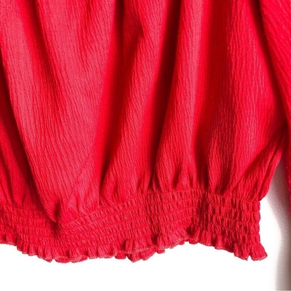 ๐
บH&M Red Crop Peasant Top - Picture 2 of 5
